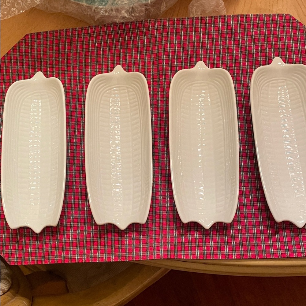 Sur La Table Corn on the Cob Plates set of 4.